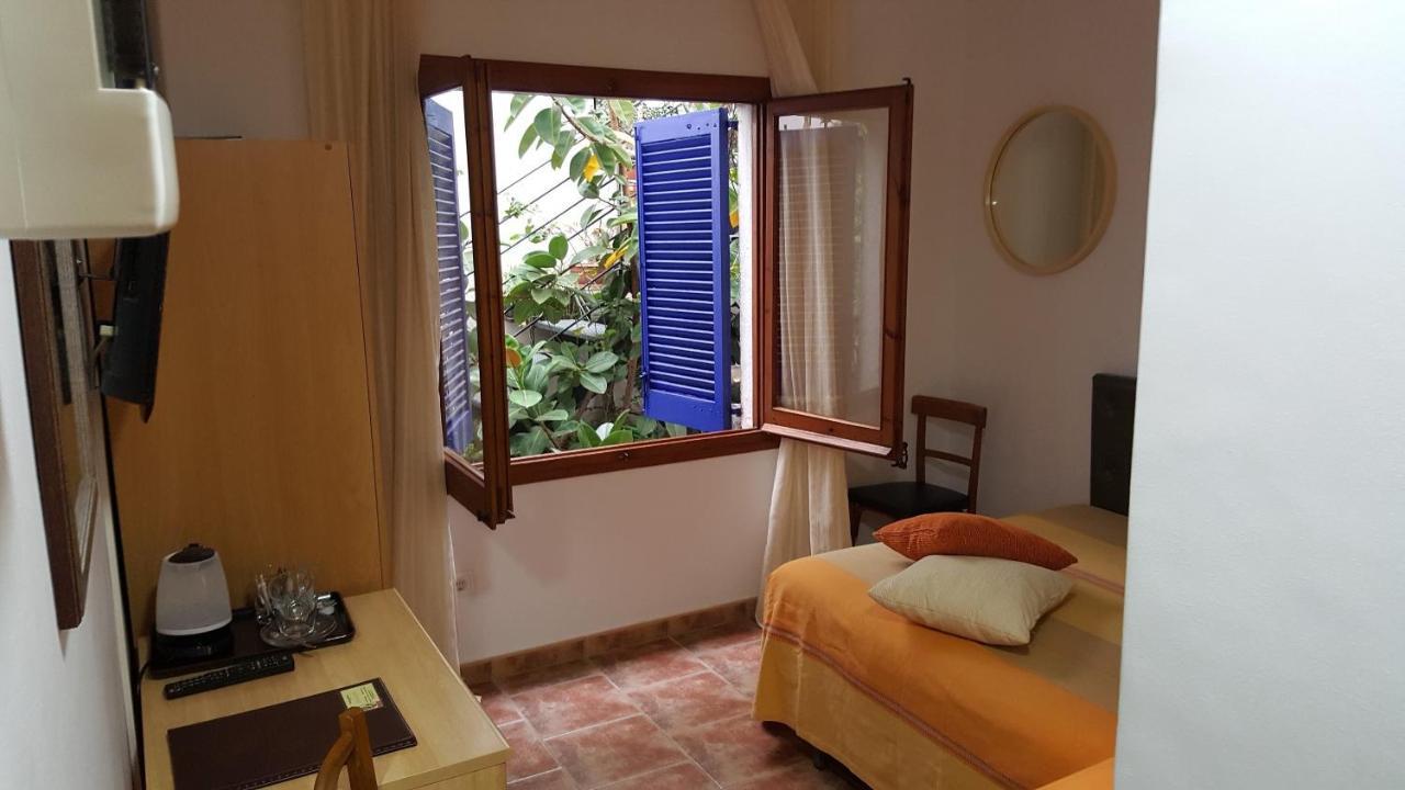 Hostal Residencia Catalina Palamós Zewnętrze zdjęcie