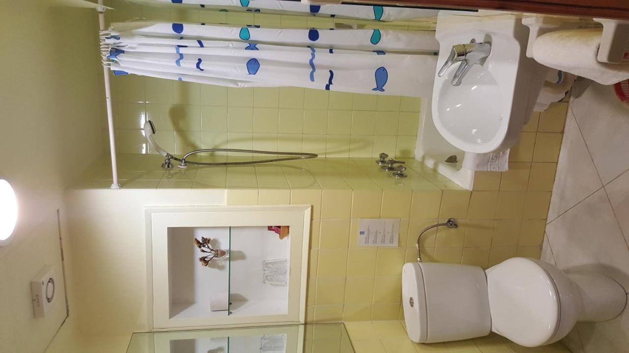 Hostal Residencia Catalina Palamós Zewnętrze zdjęcie