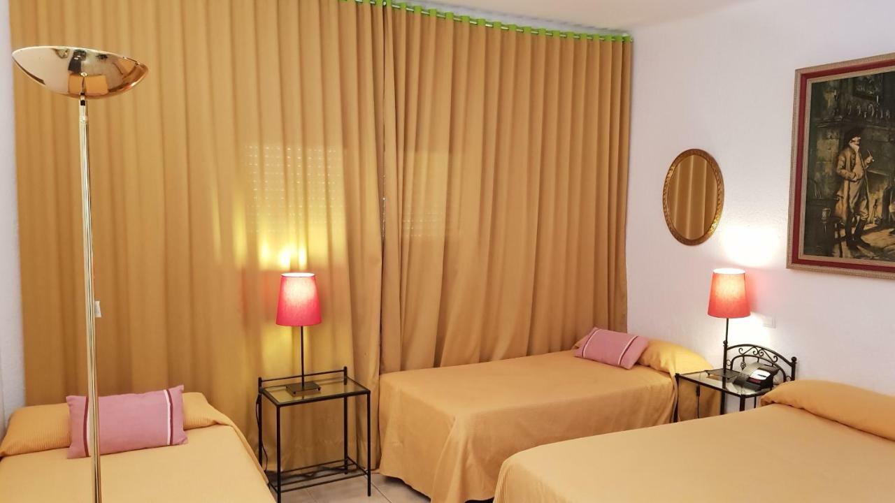 Hostal Residencia Catalina Palamós Zewnętrze zdjęcie