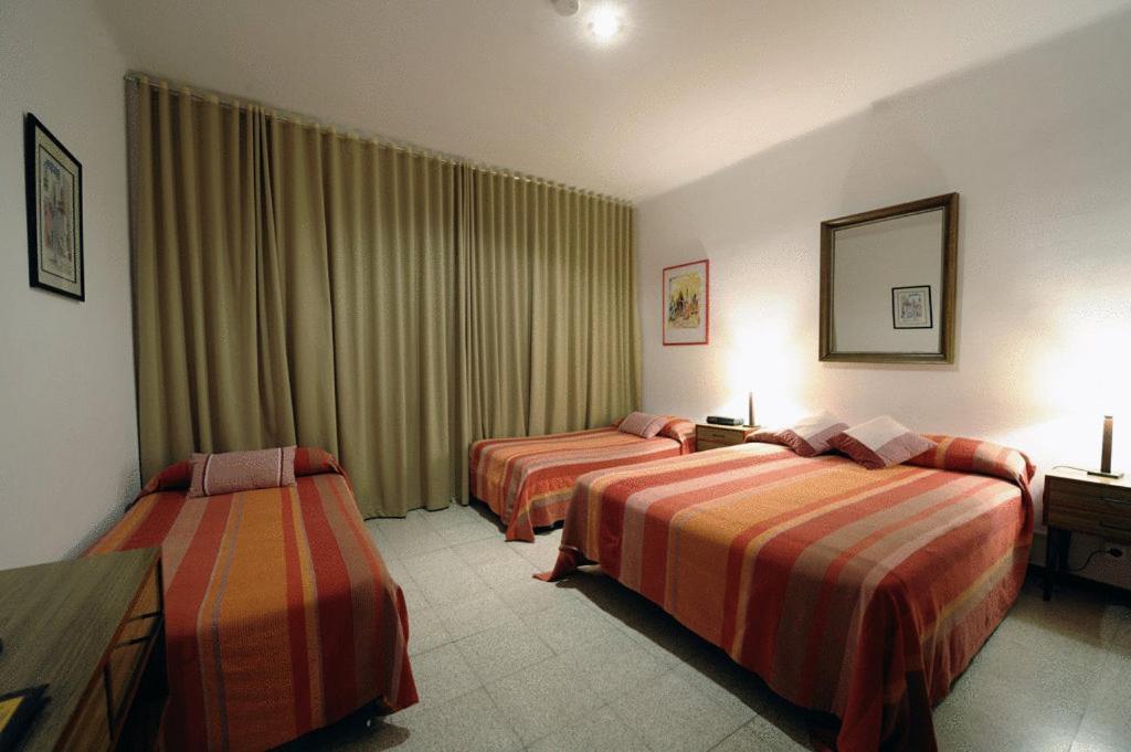 Hostal Residencia Catalina Palamós Zewnętrze zdjęcie